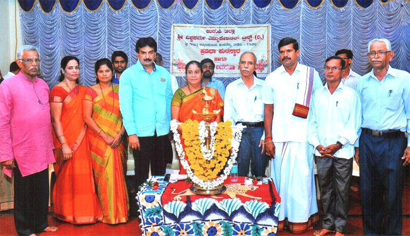 ವಿಶ್ವಕರ್ಮ ವಿದ್ಯಾರ್ಥಿಗಳಿಗೆ ವಿದ್ಯಾರ್ಥಿ ವೇತನ ವಿತರಣೆ